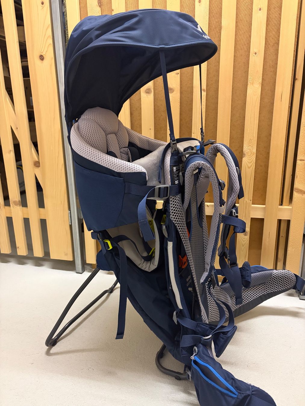 Deuter Porte-bébés ventraux & dorsaux: Deuter Wanderrucksack / Kindertrage – D'occasion à Hochdorf par Stadi91 2