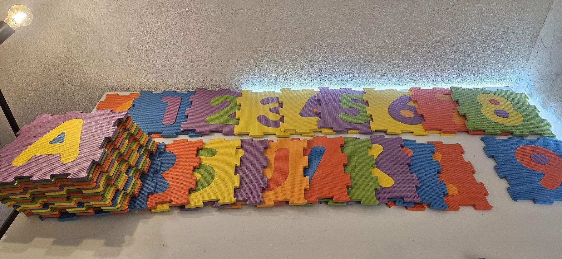 Tapis de jeu: Puzzlematte Set Buchstaben Bausteine mehrfarbig – D'occasion à Horw par phi_z2qn 1