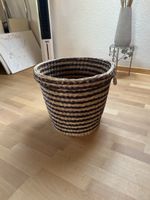 Schöner Korb aus Naturmaterialien, Landhausstil