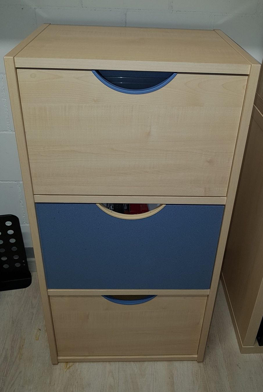 Cassettiere: Schubladenmöbel fürs Kinderzimmer beige/blau – Usato da Stäfa venduto da sneifi