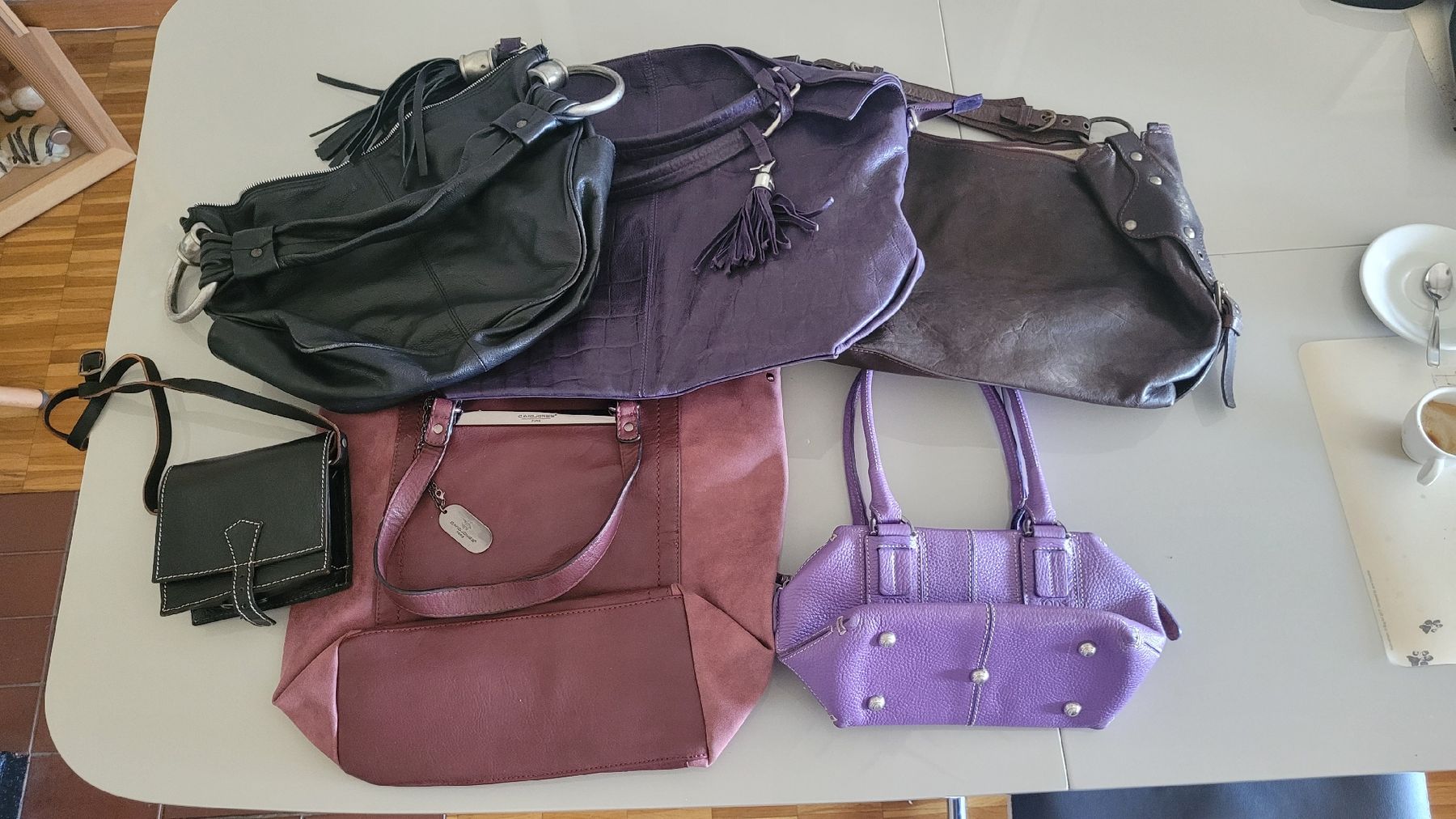 Borse da donna: Lot de sacs 100% vrai cuir – Usato da Les Bioux venduto da PerfumeAddict