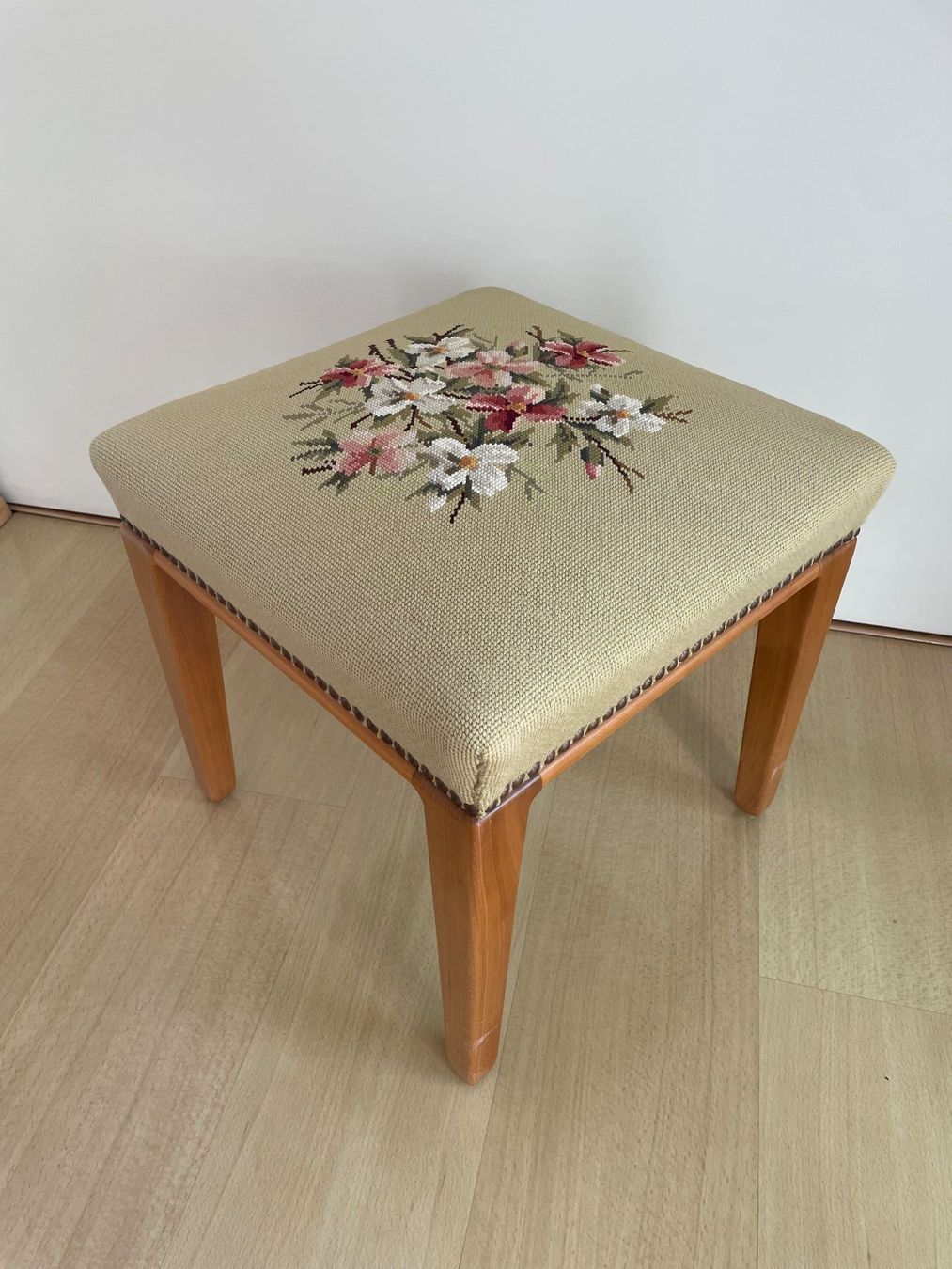 Hocker: Gobelin Hocker – Gebraucht aus St. Gallen von rap_wm5l 1