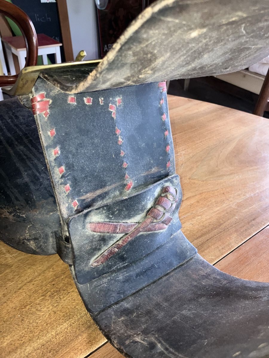 Glocken & Treicheln: Kuhglocke mit Lederriemen – Gebraucht aus Neftenbach von 889095 7