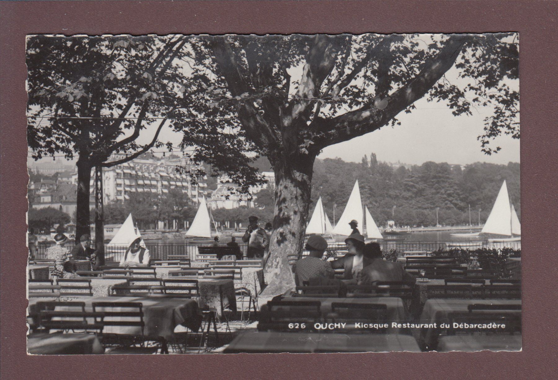 Cartoline postali: LAUSANNE - Ouchy - Terrasse du Débarcadère – Usato da Pully venduto da nicecards