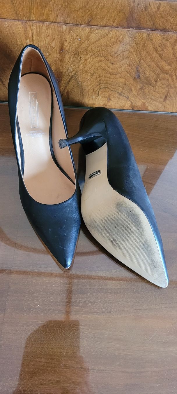 Damenschuhe: Schwarze Lederpumps – Gebraucht aus Bassecourt von Niame 1