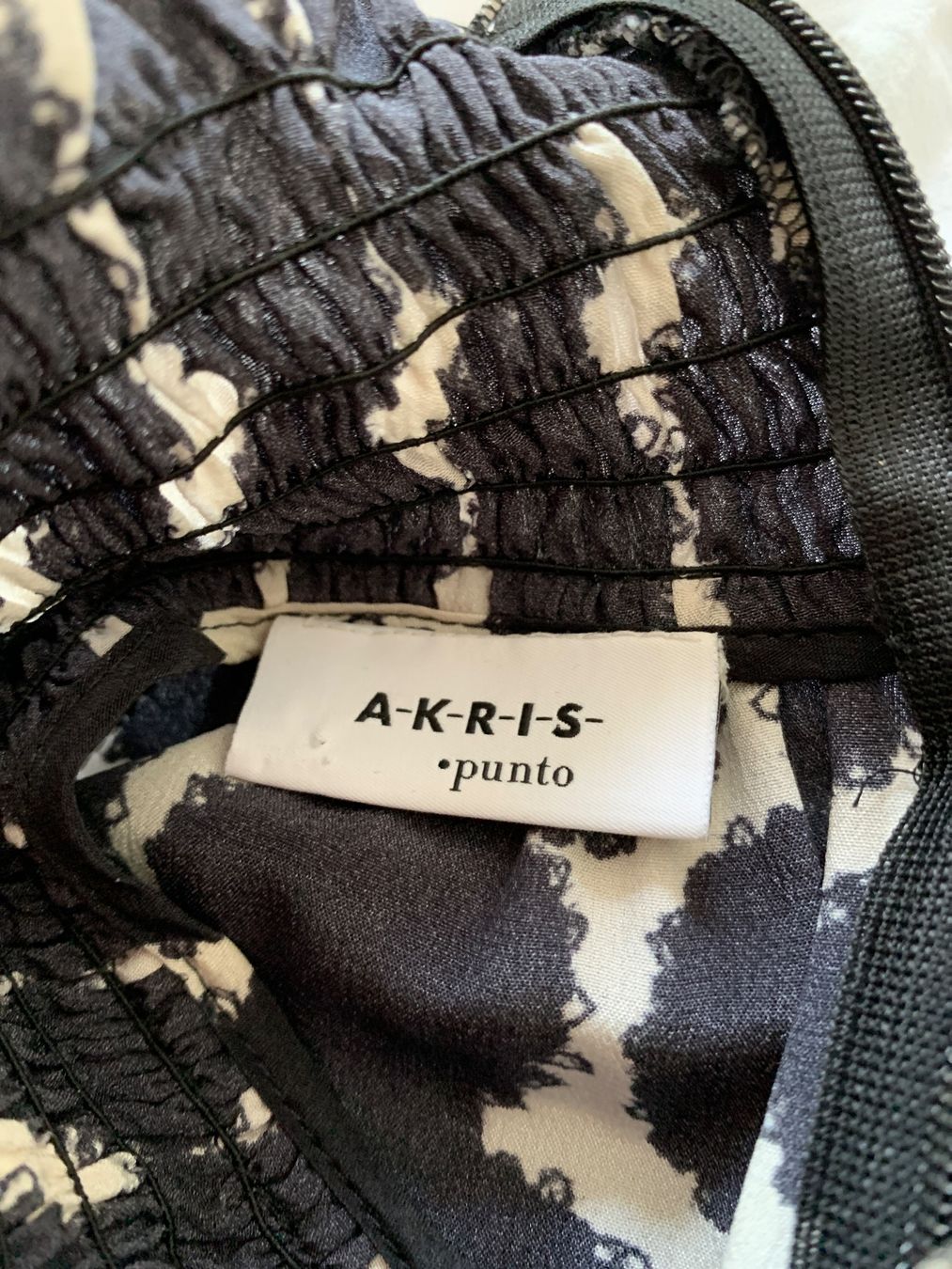 Akris Camicette: AKRIS: Exklusive Seiden-Bluse mit Punktmuster, 36 – Nuovo (secondo la descrizione) da Luzern venduto da paulablue 6