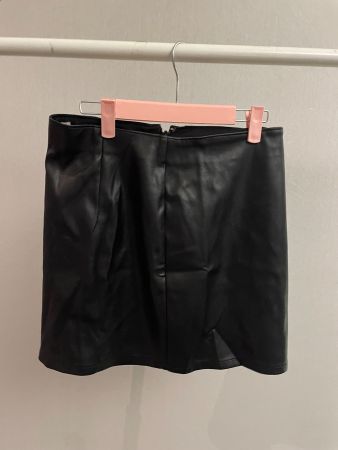 Schwarzer Mini Lederrock von Hollister,Grösse M, Top Zustand
