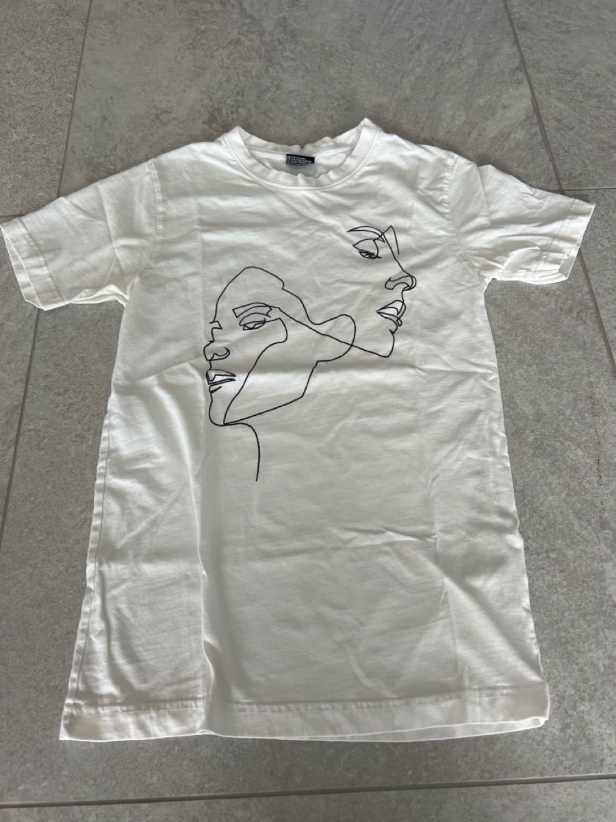 T-shirts:  T-Shirt mit Gesichtern – D'occasion à Oberengstringen par pri_c8jk