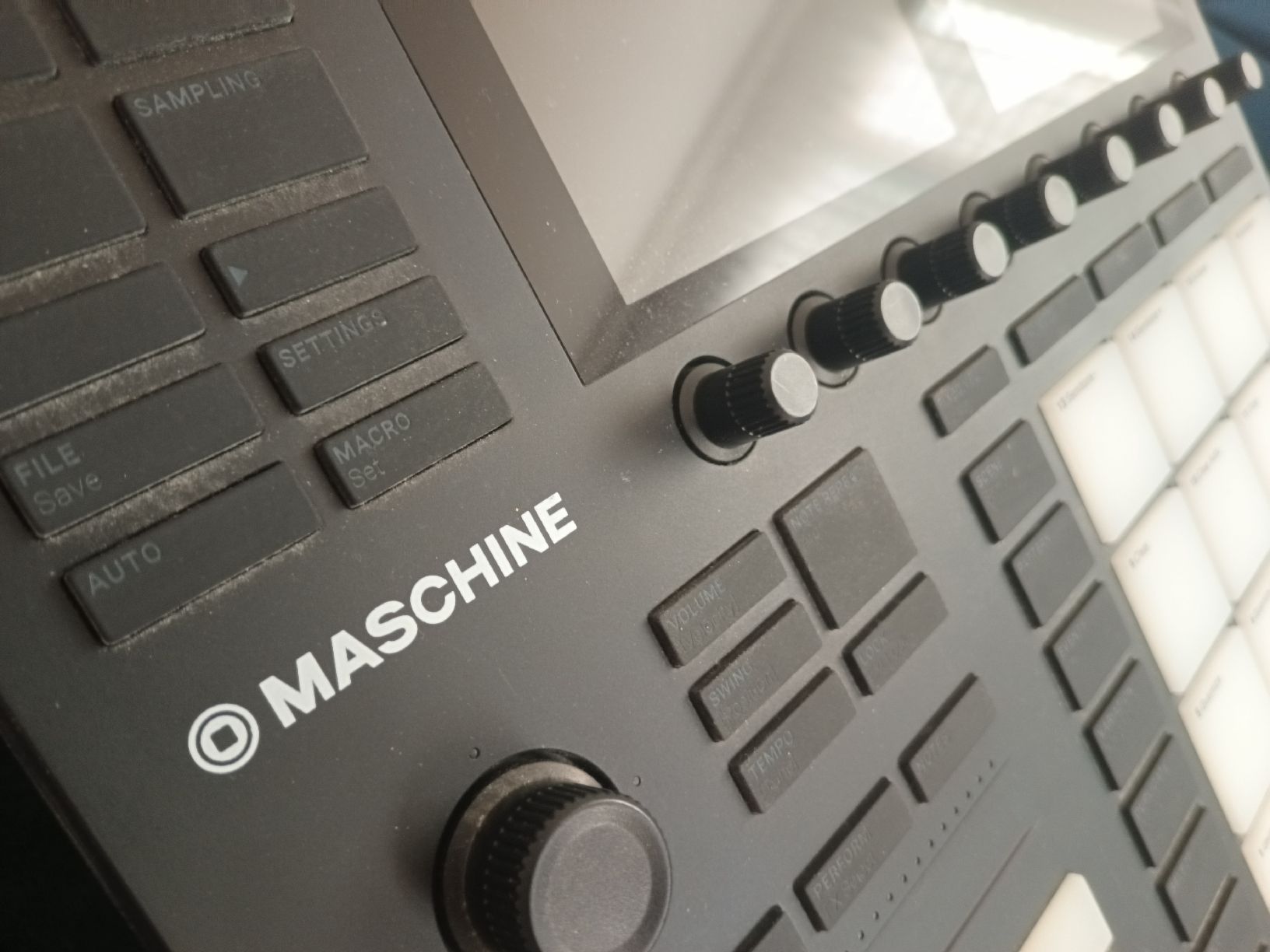 Native Instruments Musikinstrumente: NATIVE INSTRUMENTS MACHINE MK3 – Gebraucht aus Pfäffikon ZH von vog_hf72