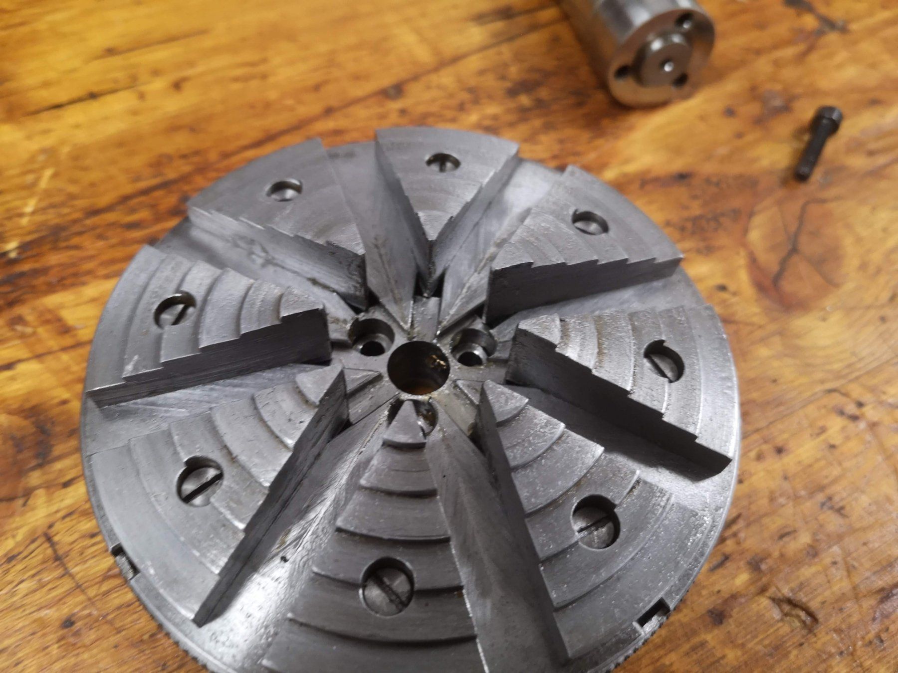 Reishauer Tutti gli attrezzi: Schnellspannfutter JF mit 8 Backen MK3 – Usato da Sax venduto da endsim 1