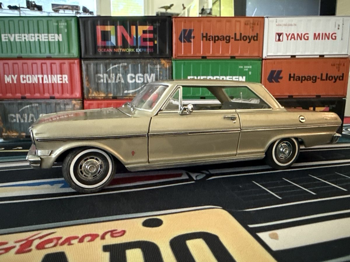 Chevrolet Modellini d'auto: Chevrolet Nova Baujahr 1962 – Usato da Basel venduto da Zomeg