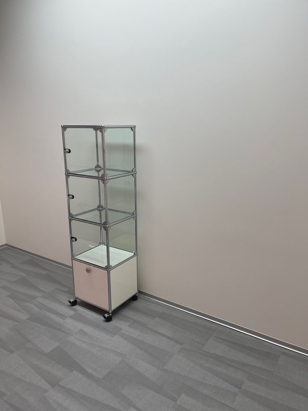 USM Regale: USM Glas  Praxis Vitrine Lieferung Gratis – Gebraucht aus Thun von Thuno6 5