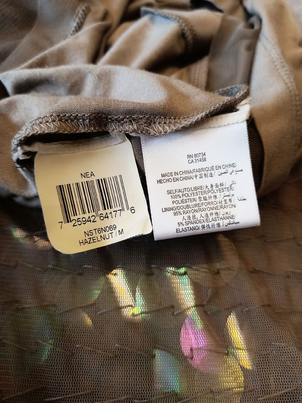 Kleider: ‎Robe BCBG MAX AZRIA ornée de sequins irisés, Taille M – Gebraucht aus Genève von tho_t9w9 9