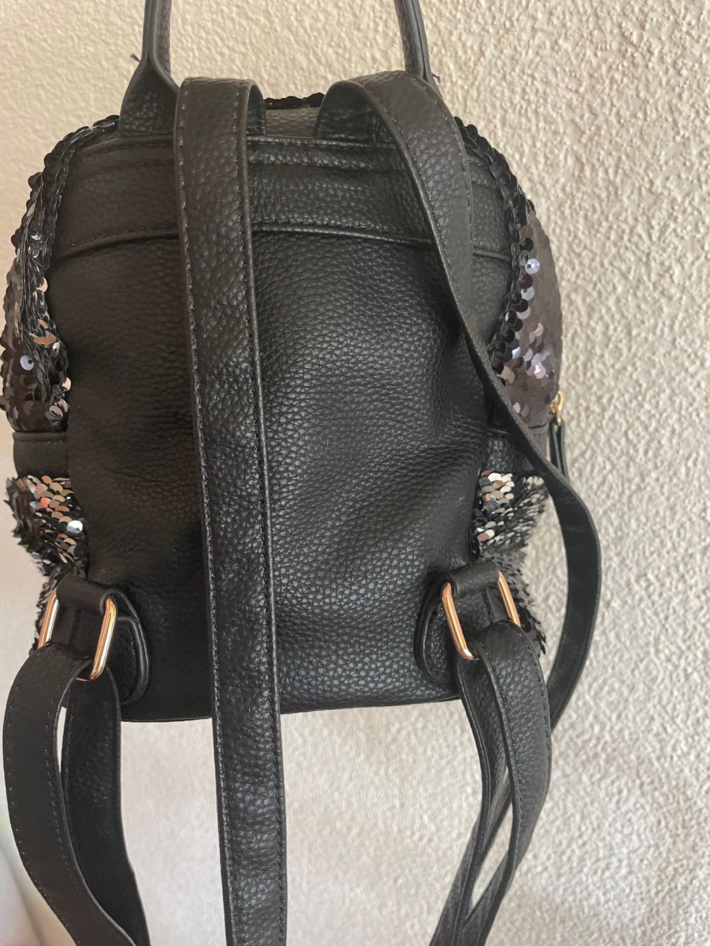 Zaini: Schwarzer Rucksack mit Pailletten – Usato da Münchenbuchsee venduto da hamama18 4
