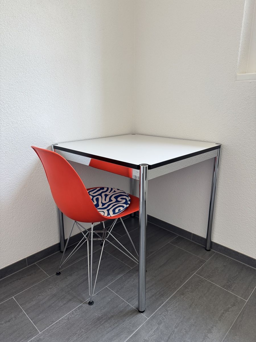 Tavoli: USM TISCH 75x75 CM – Usato da Bern venduto da carminel8