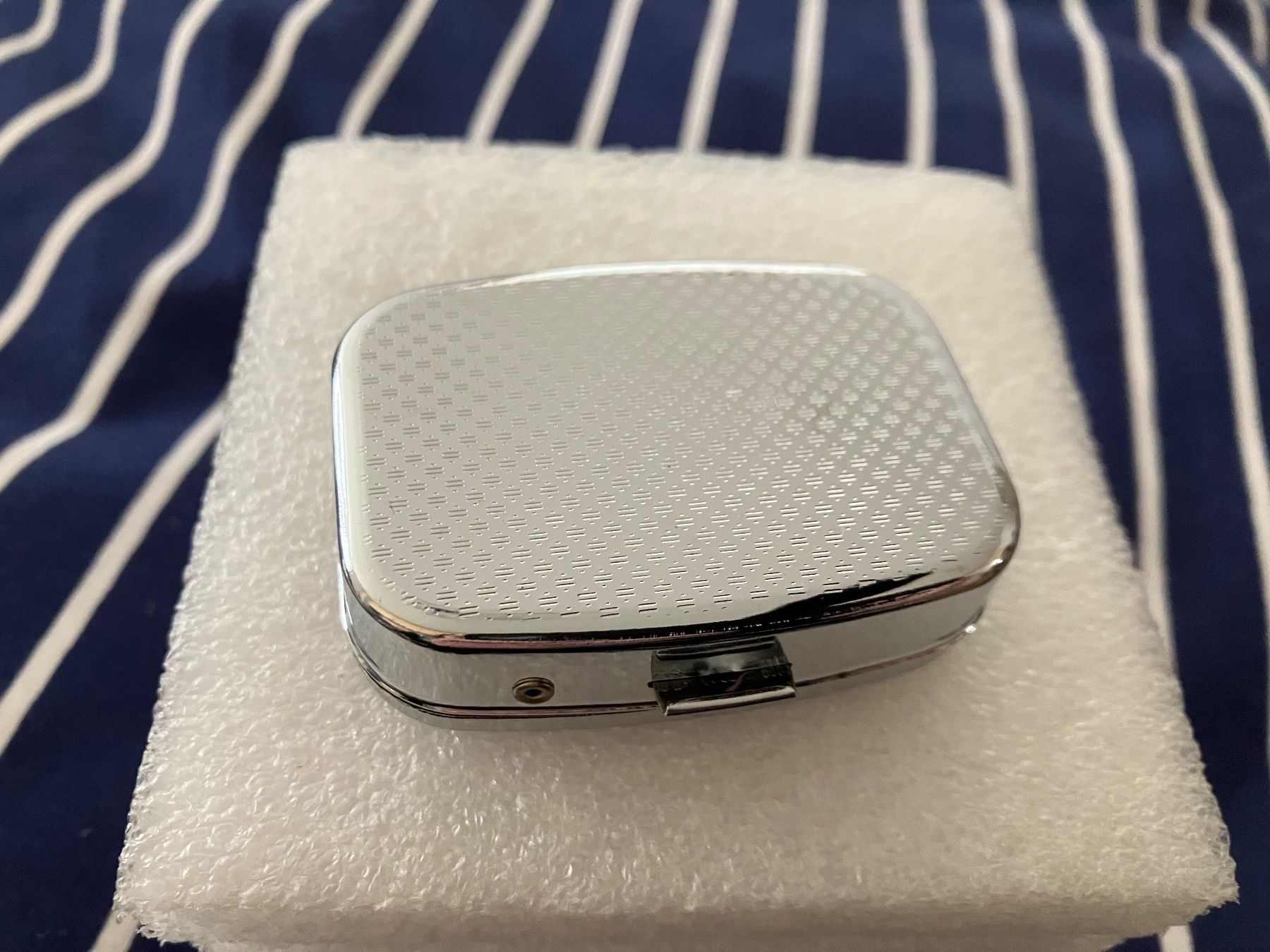 Sonstige Kosmetik & Pflege: Hübsche Metall Tablettenbox mit frischem Blumendesign, neu – Neu (gemäss Beschreibung) aus Affoltern am Albis von Dlotti 2
