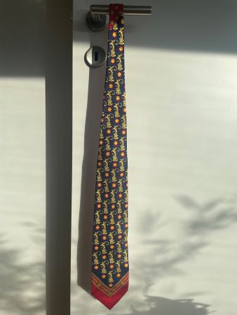 Cravate Gianni Versace vintage – Motif Medusa baroque