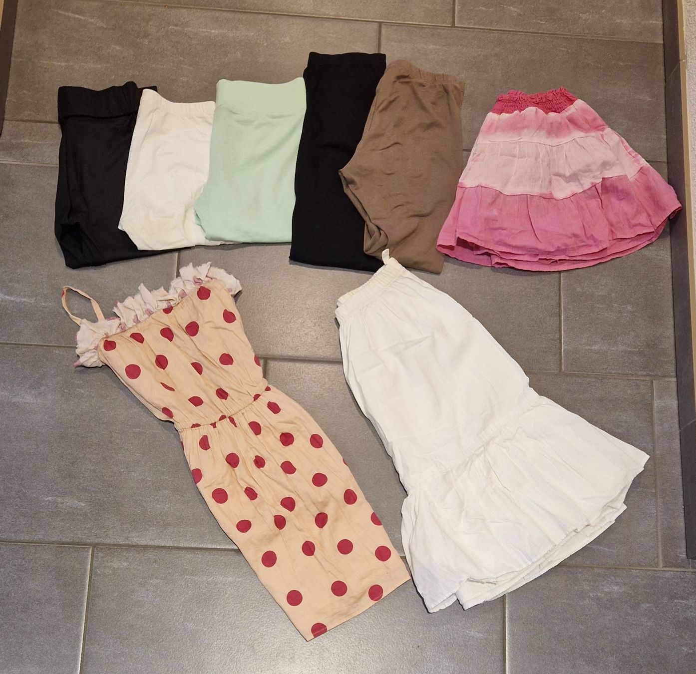 Lotti & Set di vestiti: Kleiderpaket 128- 140 – Usato da Ohmstal venduto da wil_xp75