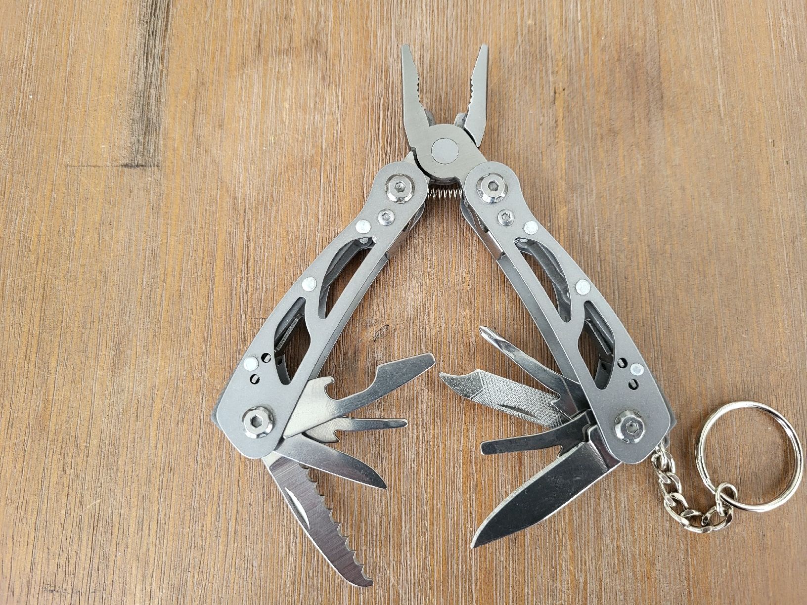 Tous les outils: MULTITOOL MINI NEU – Neuf avec emballage d'origine à Lommiswil par Fridu_C