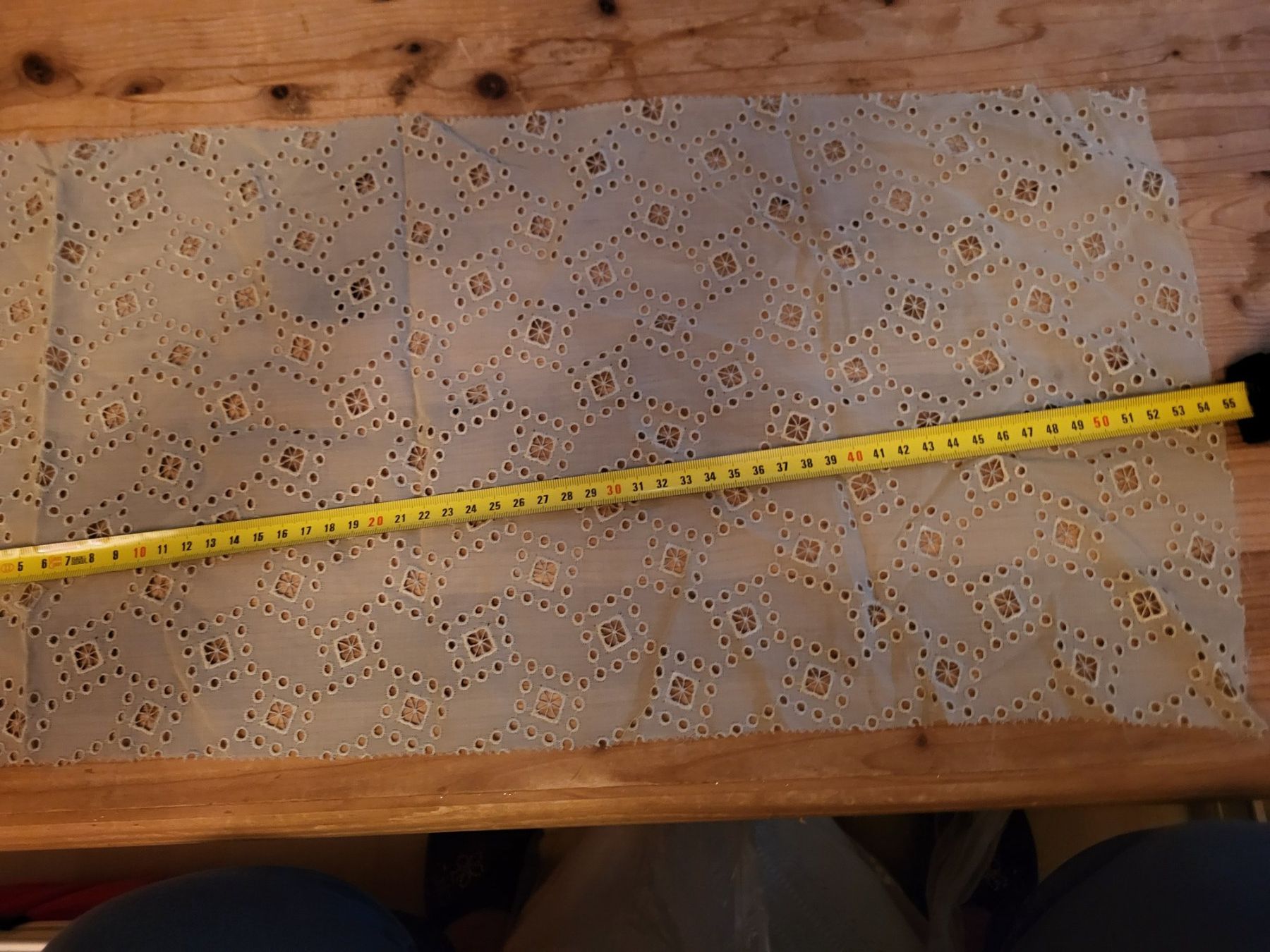 Stoffe: Verschiedene, bestickte Spitzenstoffreste – Neu (gemäss Beschreibung) aus Guggisberg von Aegertenlehn 7