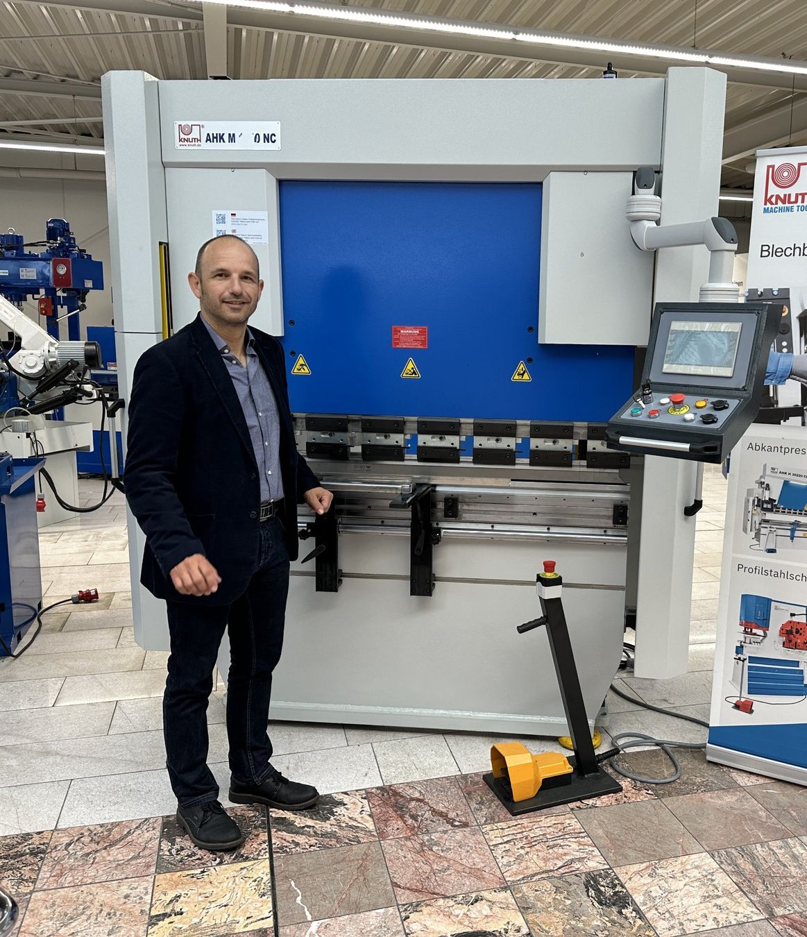 Tutte le macchine: Abkantpresse Knuth AHK M 1230 NC – Nuovo e nell'imballaggio originale da Kestenholz venduto da hstech.ch