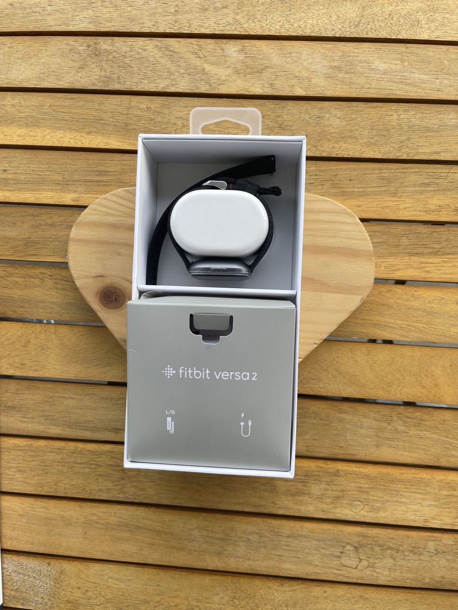 Fitbit Smartwatch: Fitbit-Versa 2 – Gebraucht aus Hombrechtikon von Jupetar 1