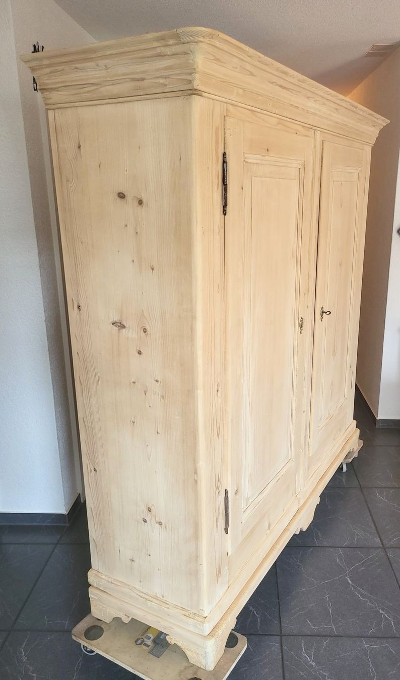 Armoires: Wunderschöner antiker Schrank restauriert – D'occasion à Hofstetten SO par famburgert 2