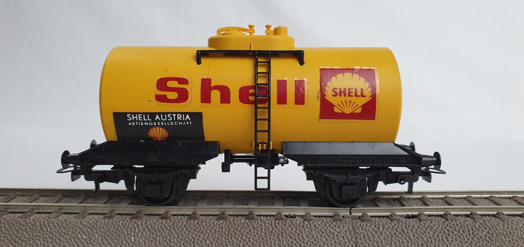 Kleinbahn Modellini di ferrovie: Kleinbahn 325 DC ÖBB Kesselwagen "Shell" , OVP – Usato da Seon venduto da voAllBah
