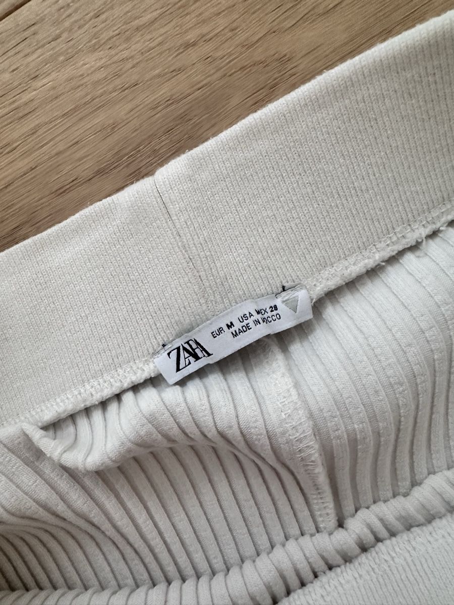 Zara Jupes: ZARA Midi Rock – D'occasion à Küssnacht am Rigi par annine.l. 2