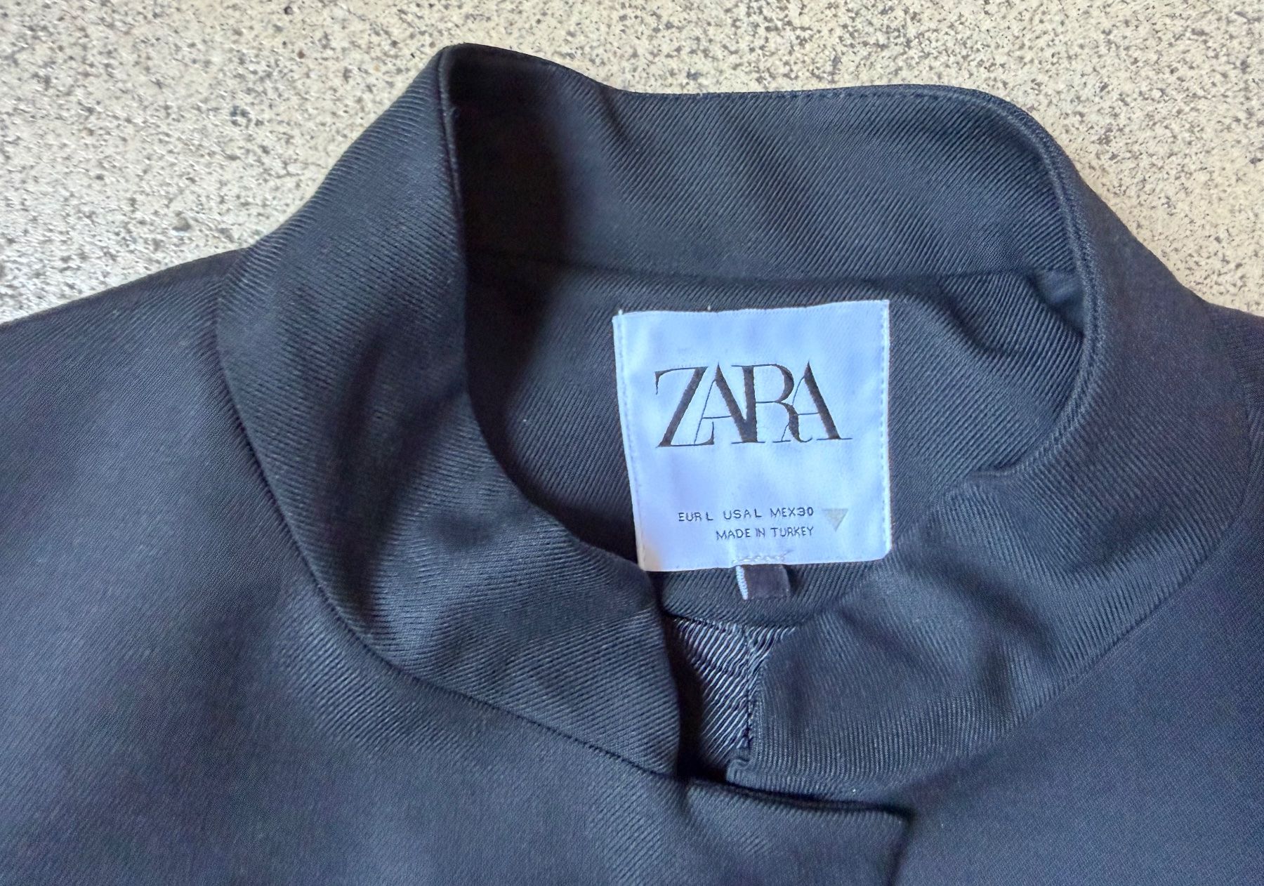 Zara Vestes: kurze ZARA Jacke 🖤 – D'occasion à Zürich par ClosetQueen 8
