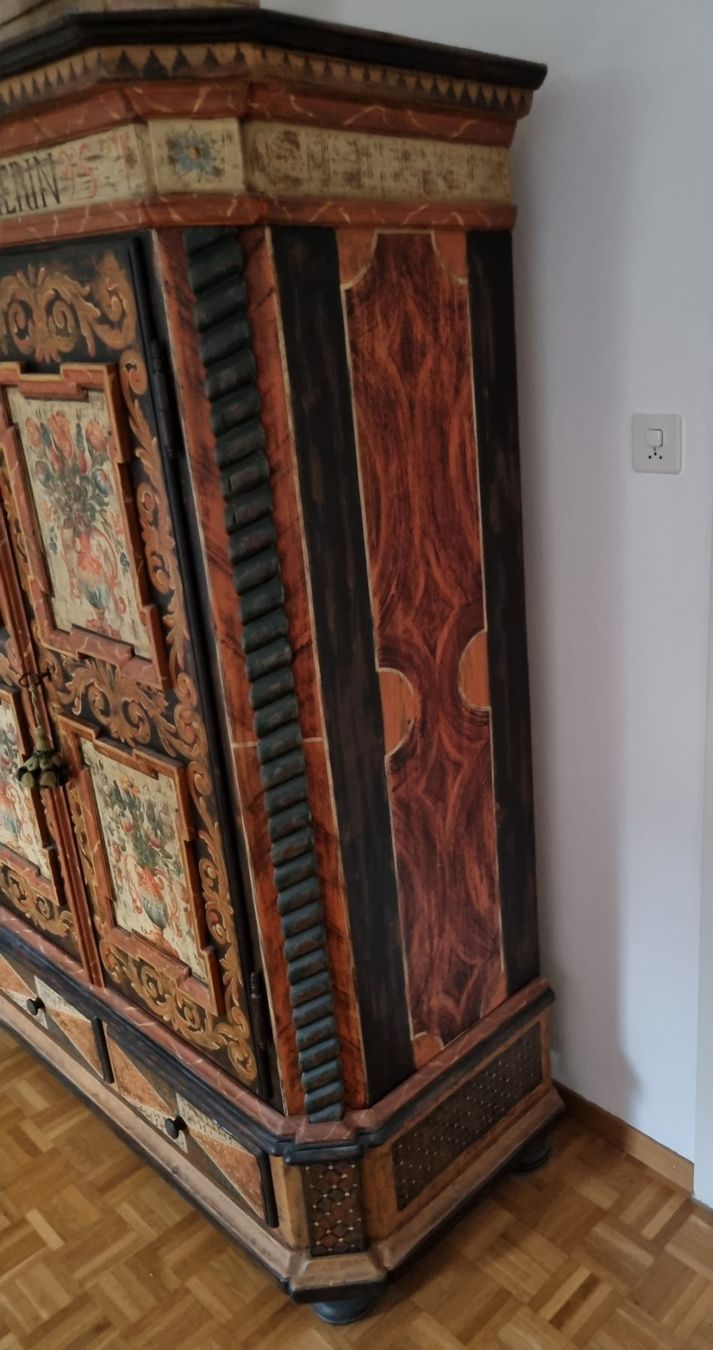 Schränke: Grandios Antiker Graubündner Schrank – Neu (gemäss Beschreibung) aus KLOTEN von Luxurious-Shop 1