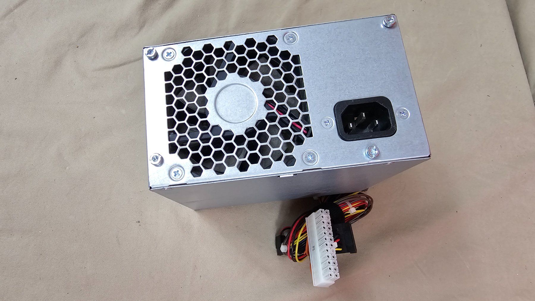 Hewlett Packard PCs: HP Netzteil Powersupply – Gebraucht aus Dorf von Miner-supply 2