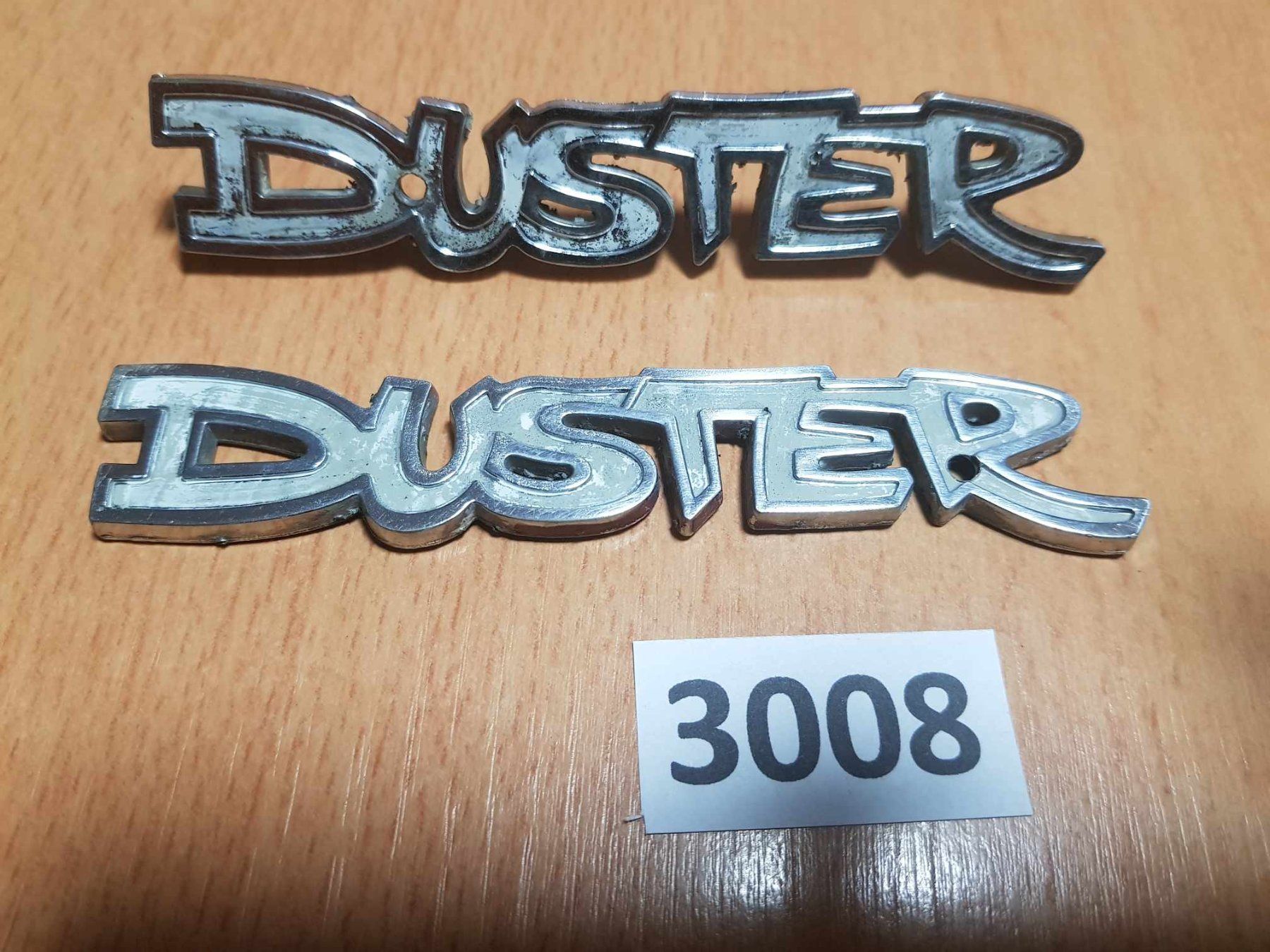 Toutes les pièces auto: Emblem, Duster    2stk. – D'occasion à Niedergösgen par usc_l8gm