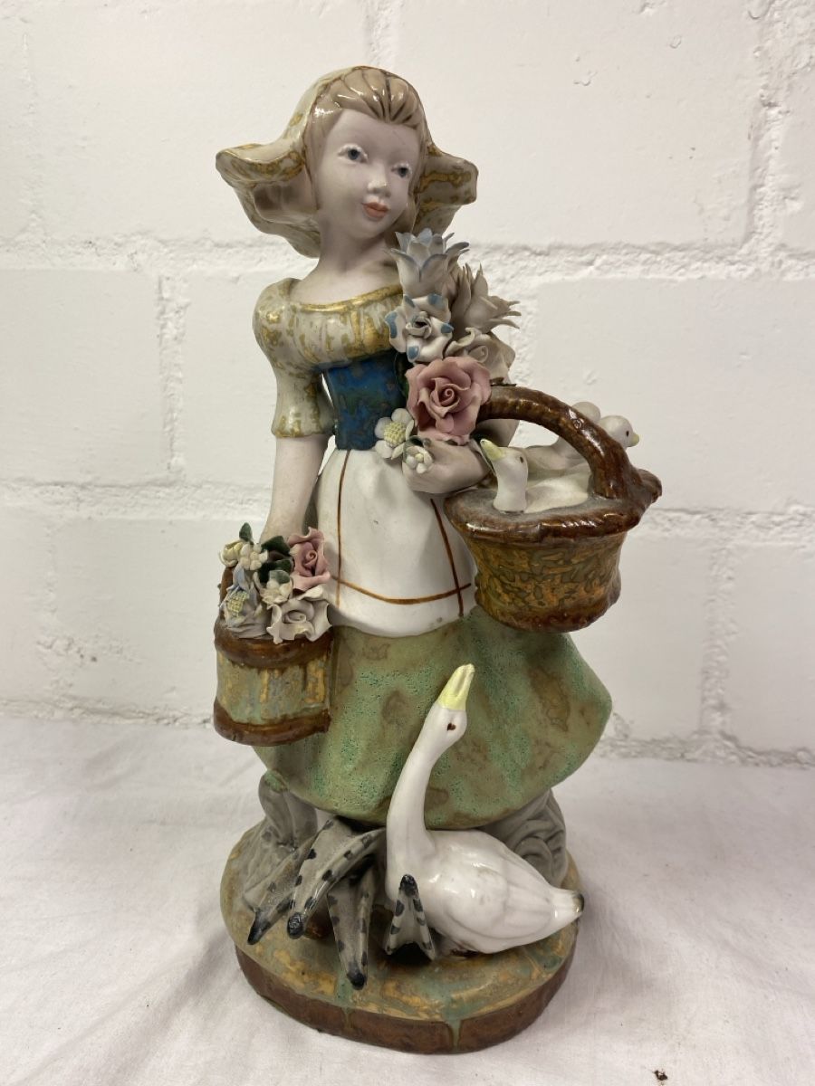 Skulpturen & Statuen: Vintage Figur Mädchen mit Gänsen, Spanien – Gebraucht aus sursee von trilli-tralli