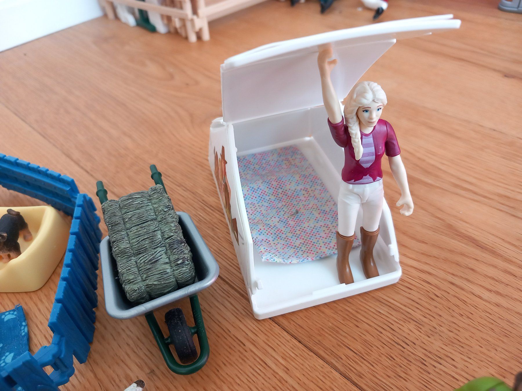 Schleich Spielzeuge: SCHLEICH Camping mit Tieren-Konvolut – Gebraucht aus Unterengstringen von Nincraft 1