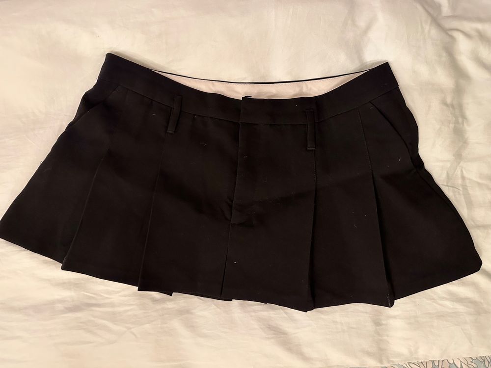 Mini-jupe Grise Plissée À Fines Rayures | Ensembles | PLT FR