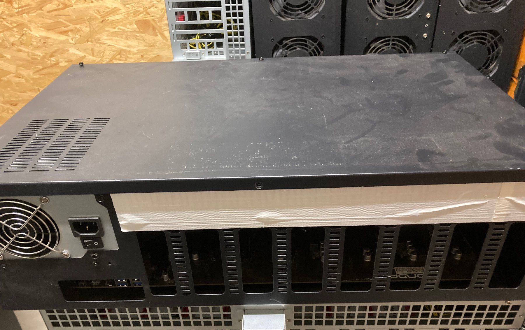 Coin Miner: Mining Chassis / Crypto Miner / LC Power LC1800 – Gebraucht aus Wettingen von Schabernack_sam 4