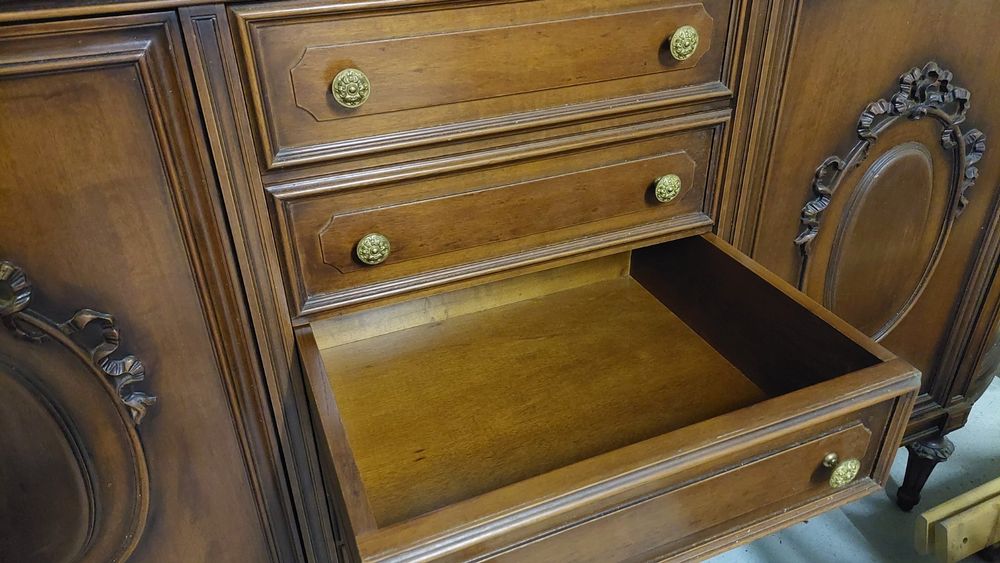 Commodes: 1 Sideboard aus Nussbaum-Holz – D'occasion à Nussbaumen AG par erfolg25 4