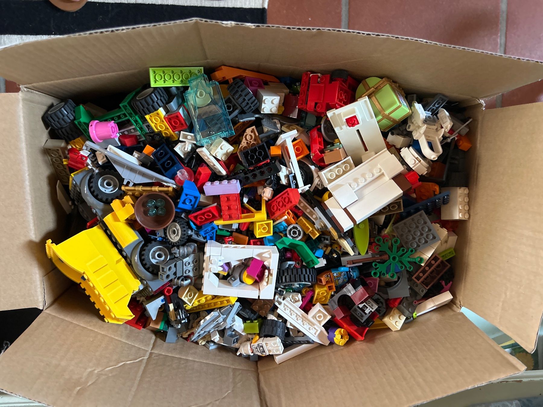 Lego Jouets: Lego eine Kiste voll – D'occasion à Wohlen b. Bern par Honeypie 2