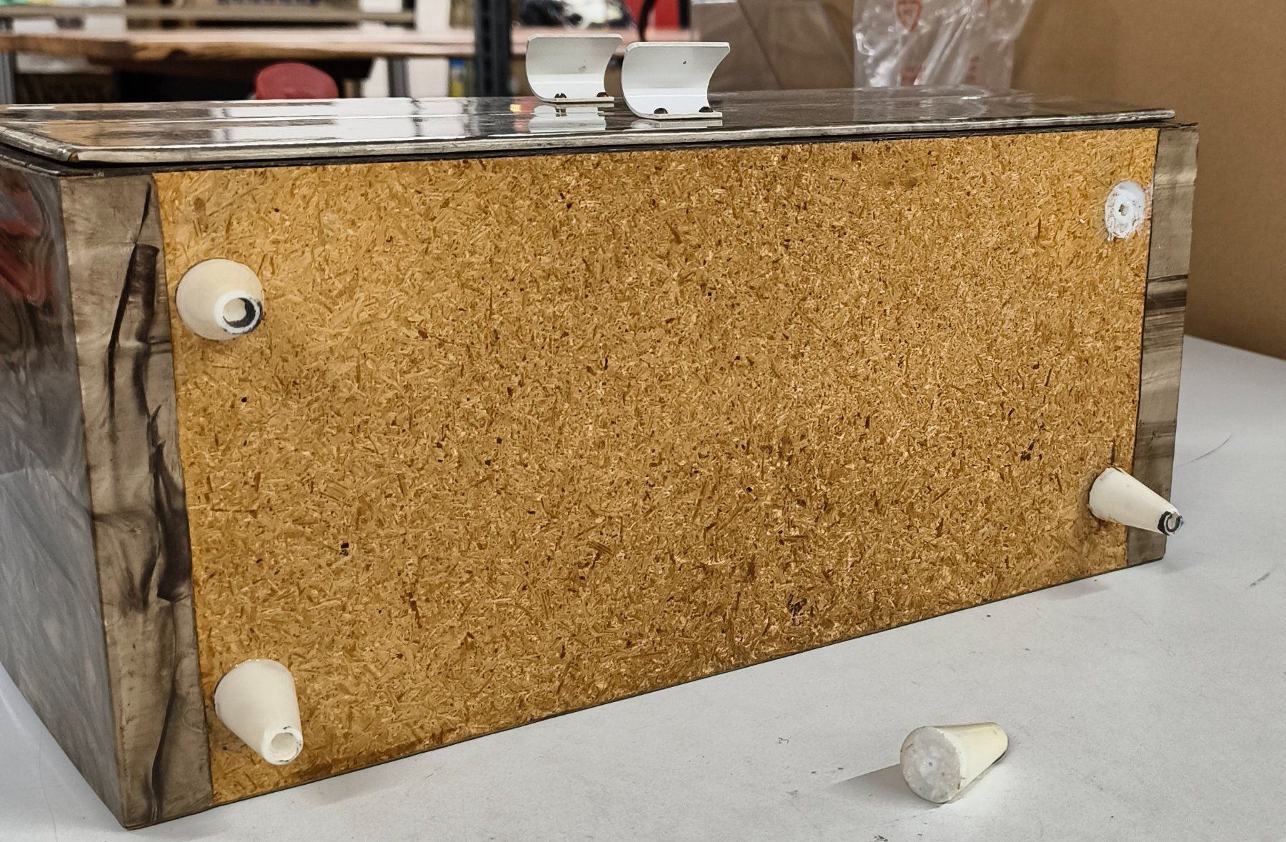 Cassapanche: Perloid Schatulle mit abgebrochenem Fuss – Usato da Basel venduto da bk_brockibasel 2