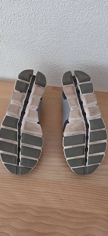 On Chaussures femmes: On Cloud 39 – D'occasion à Escholzmatt par taste86 2