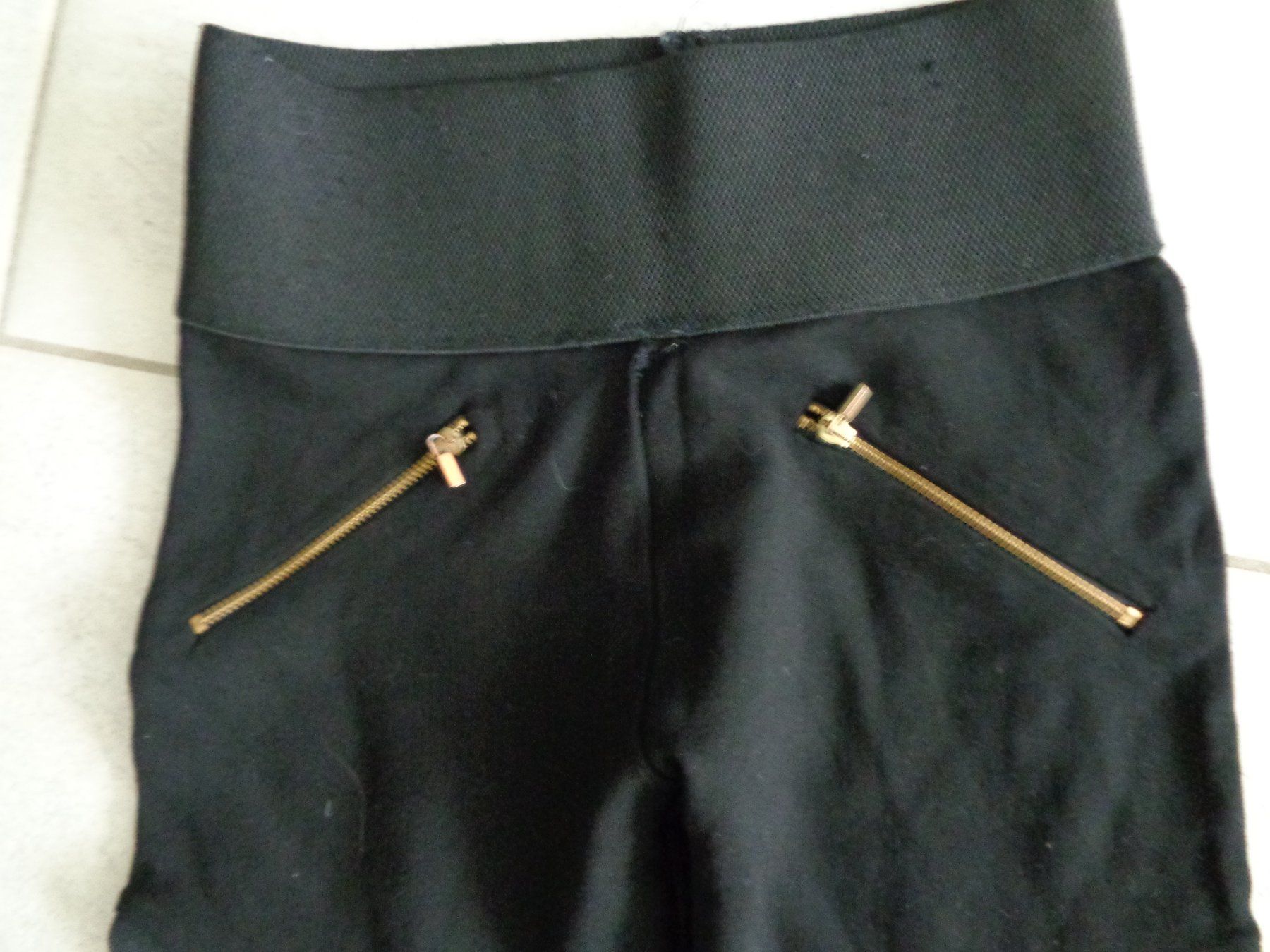Zara Pantaloni: 2 x ZARA HOSE GR.XS/S – Usato da Rotkreuz venduto da Samballi 1