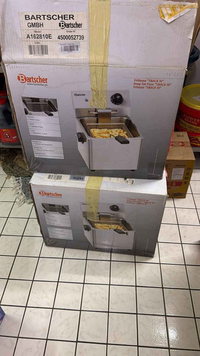 Bartscher Elettrodomestici da cucina: Zwei Fritteuse Bartscher Snack III, neu, – Nuovo e nell'imballaggio originale da Muttenz venduto da starwatch 1