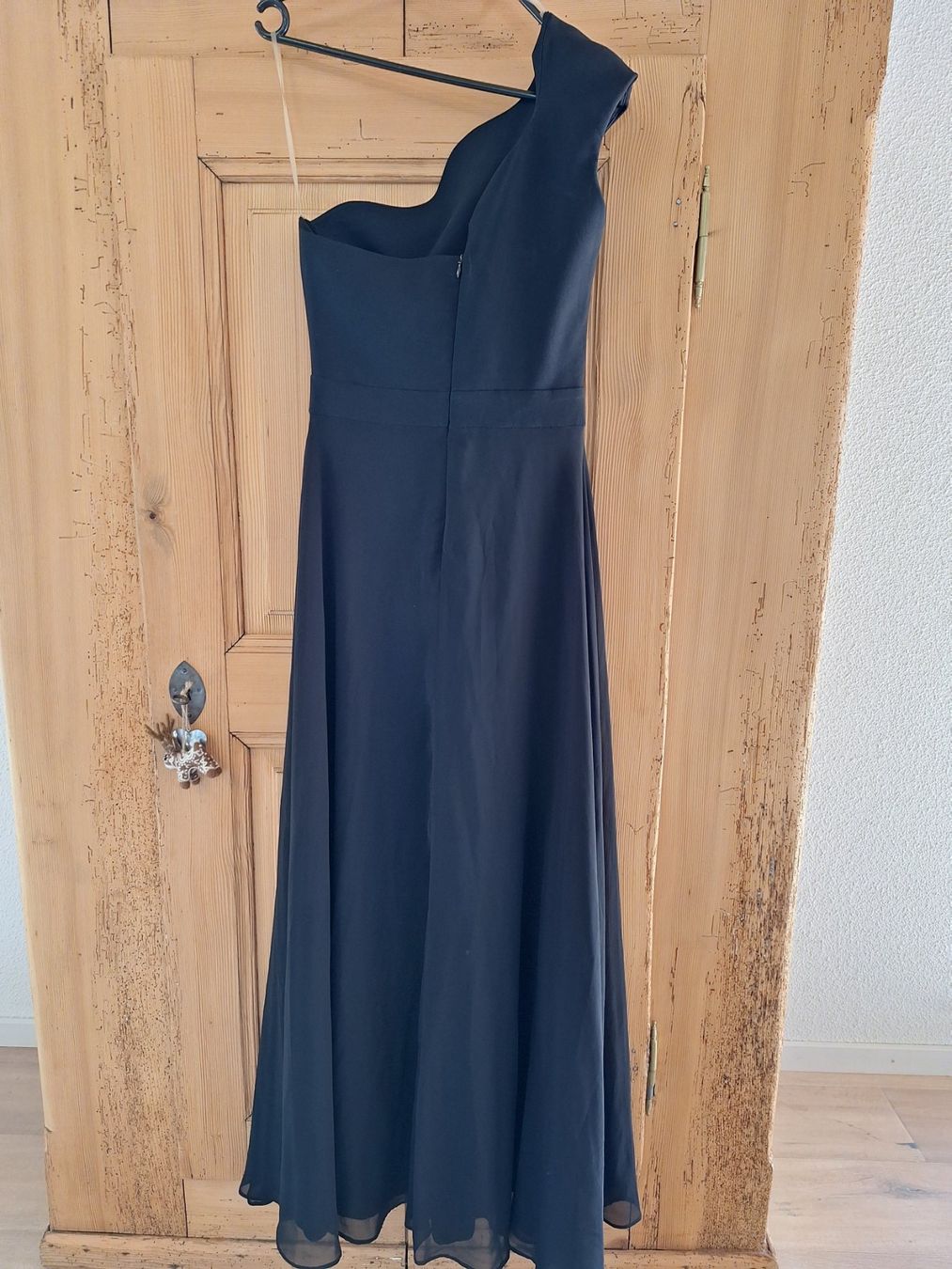 Kleider: Einschulteriges langes schwarzes Abendkleid Gr. 36 – Gebraucht aus Andelfingen von Rihanna9 2