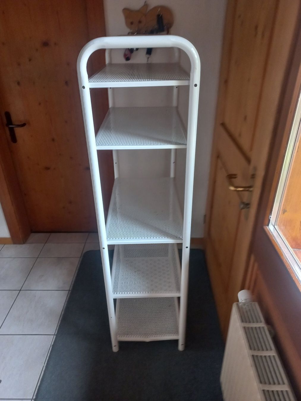 Regale: Metallgestell – Gebraucht aus Praden von Minimalist 1