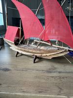 „Dhau“ Geschnitztes Holzschiff Segelboot