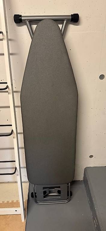 Bügelbretter: Planche à repasser  – Gebraucht aus Vouvry von gra_vtp7