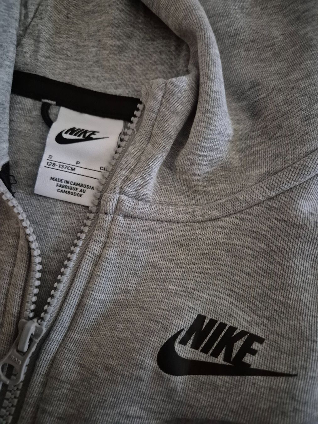 Nike Giacche & Cappotti: Nike tech Jaquette à capuche – Usato da Sierre venduto da syl_6x2h 1
