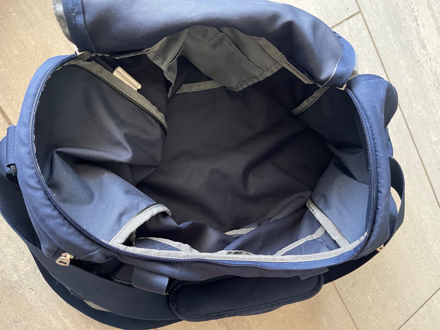 Nike Taschen: Nike Sporttasche – Gebraucht aus Wilen b. Wil von xen_kzb6 3