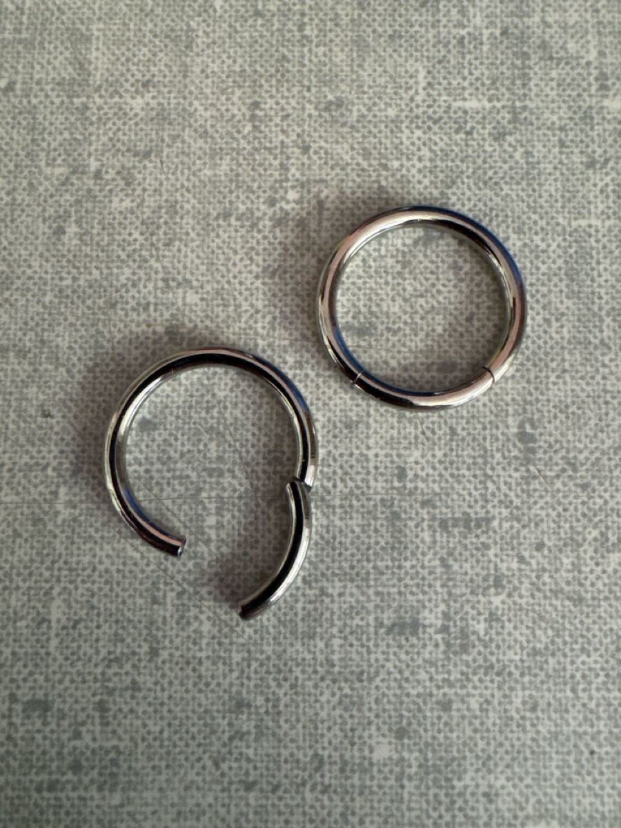 Gioielli per piercing: Zwei unbenutzte Piercingringe mit Clickverschluss, 2,5x18mm – Nuovo (secondo la descrizione) da Uster venduto da m_synth